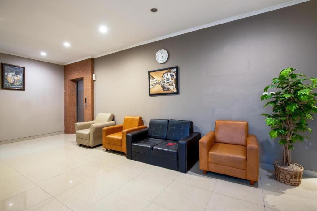 Raffleshom Hotel Bandung Exterior photo