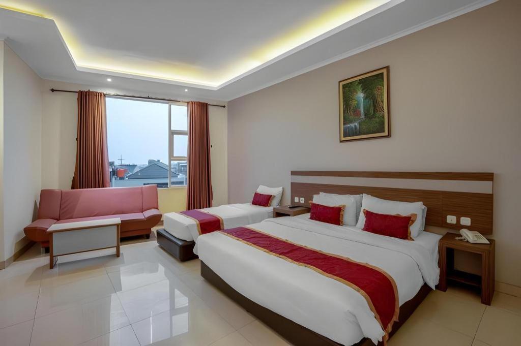 Raffleshom Hotel Bandung Exterior photo