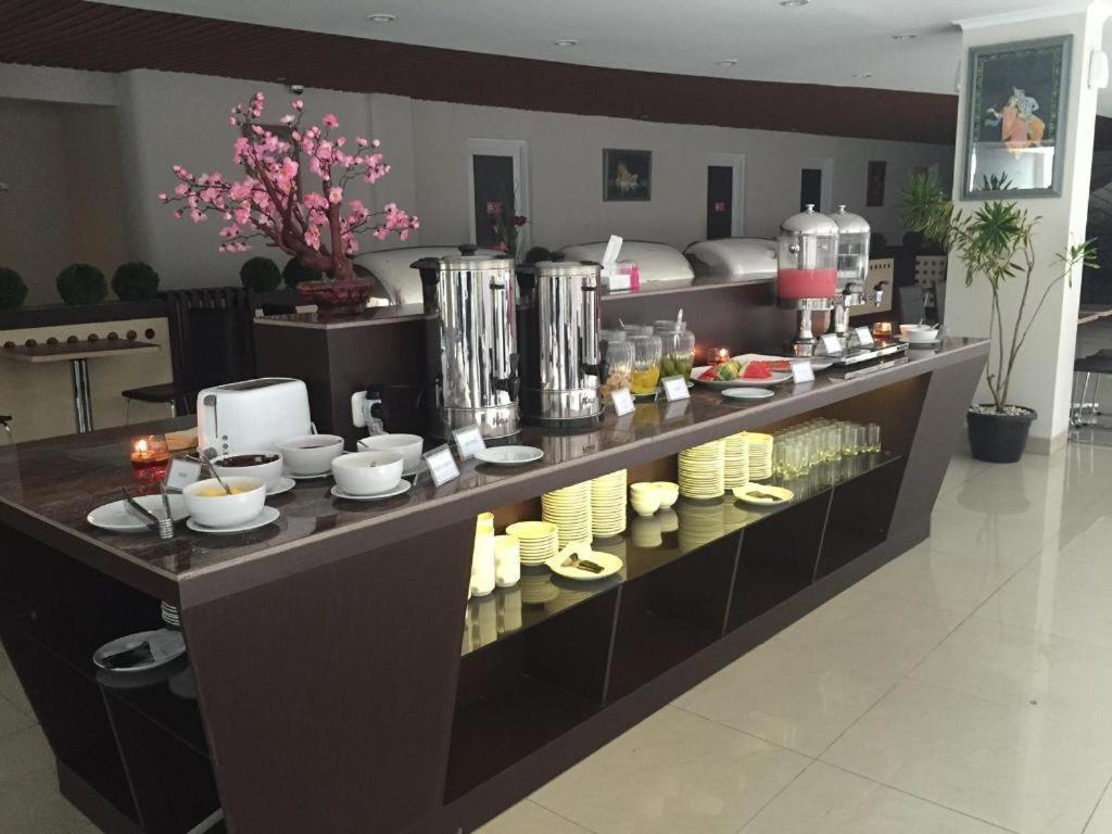 Raffleshom Hotel Bandung Exterior photo