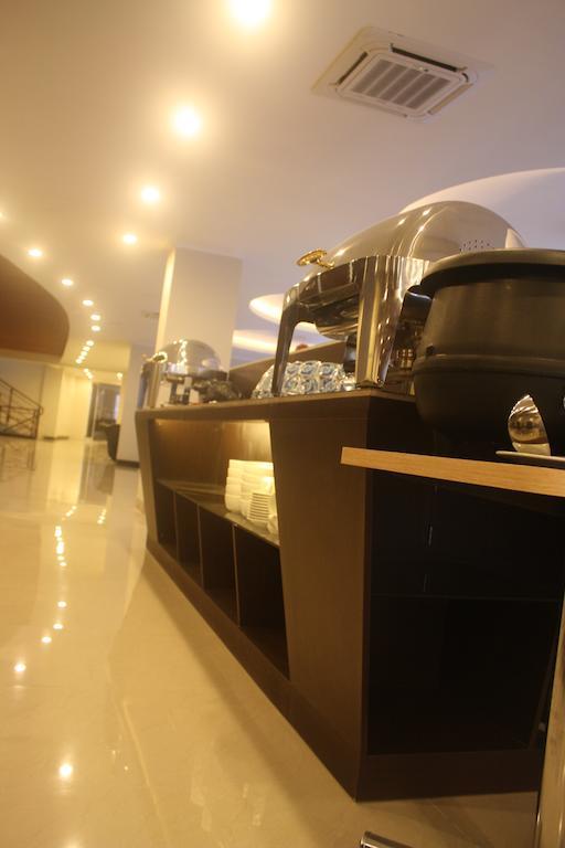 Raffleshom Hotel Bandung Exterior photo